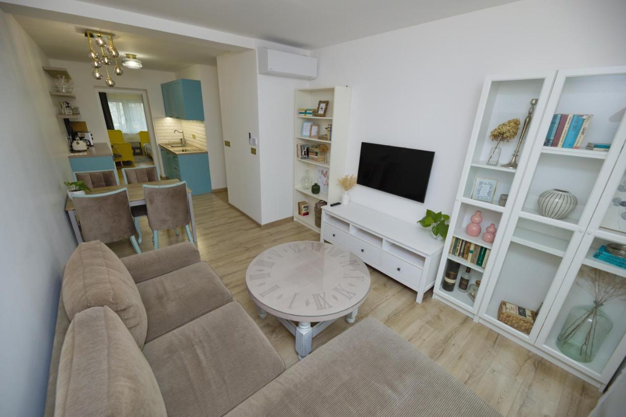 Central Apartment - Folk District Братислава Екстер'єр фото