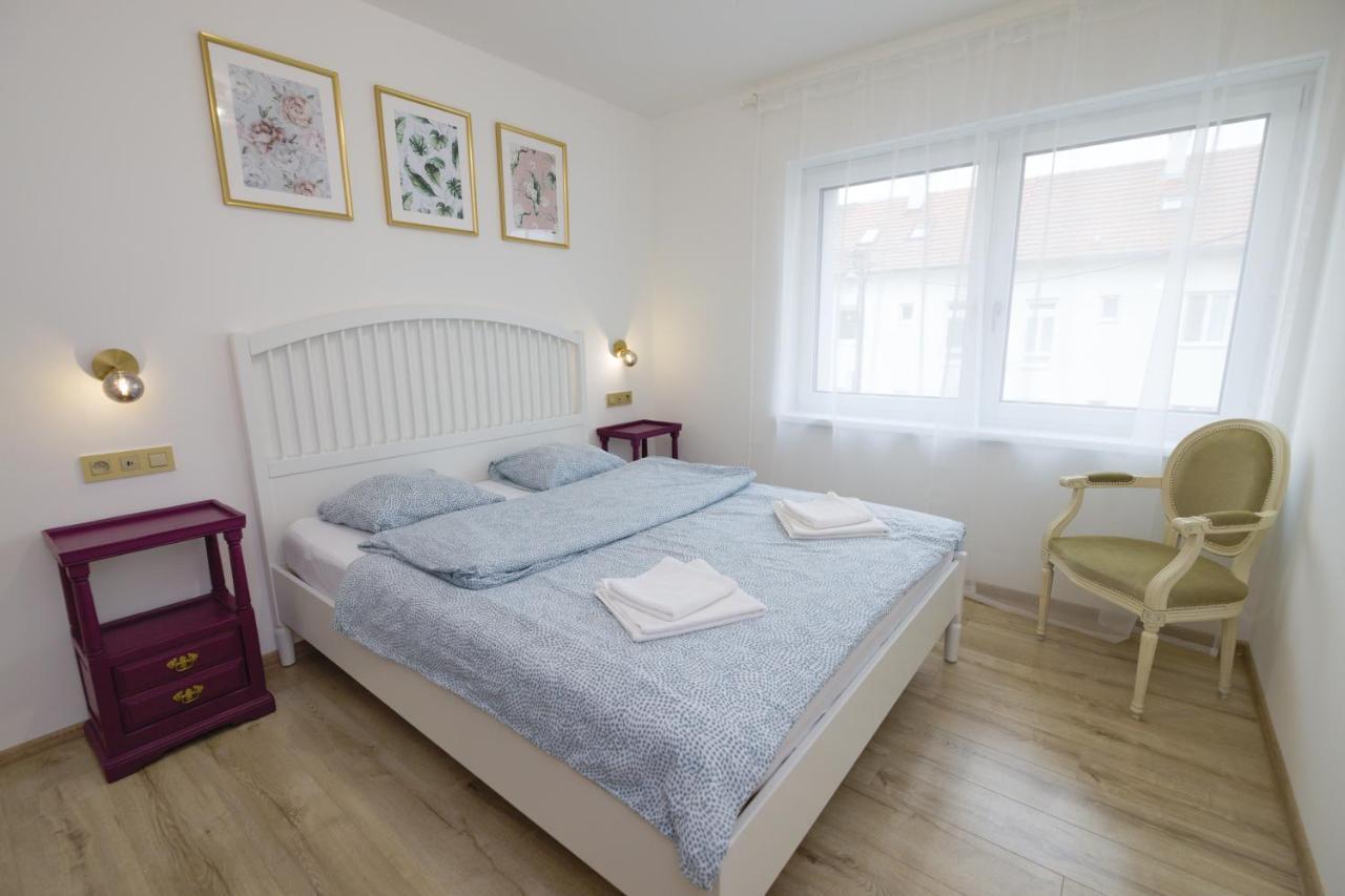 Central Apartment - Folk District Братислава Екстер'єр фото